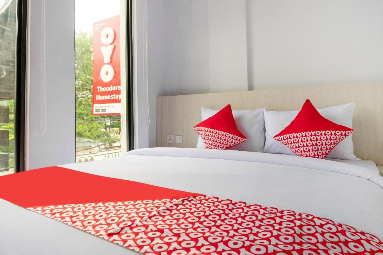 Super Oyo 3150 Theodore Homestay Медан Экстерьер фото